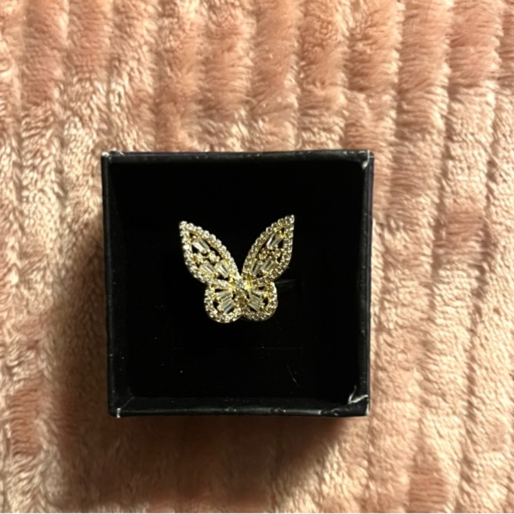 Elegant Gold Butterfly Ring